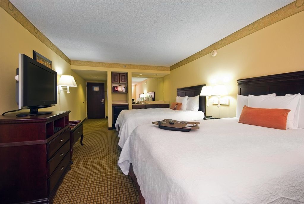 Hampton Inn Waco North Номер фото